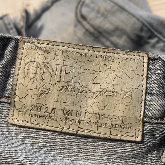 ONE TEASPOON 2020 high waist light wash denim mini skirt size 26 like new - Picture 7 of 10